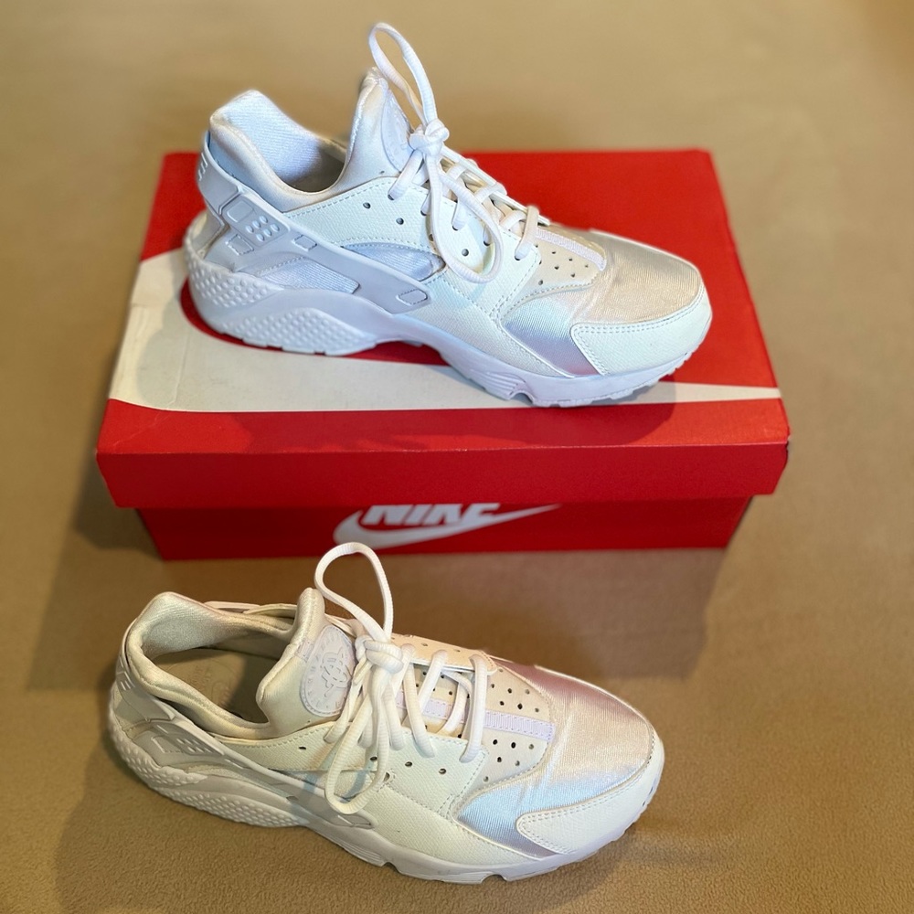 Women’s Nike Air Huarache Run sneakers